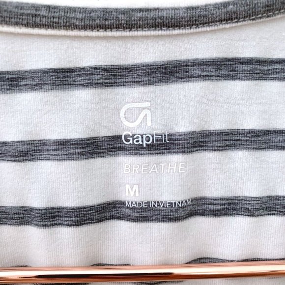 GapFit Breathe Crop Pocket Muscle Tank White Grey Stripe Size Medium - Picture 5 of 5